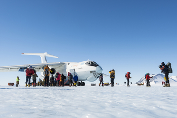 КНР собирается строить аэропорт в Антарктиде