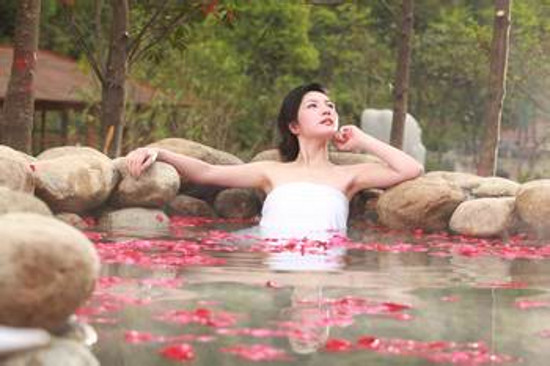 горячие ванны с лепестками роз в Чунцине  
