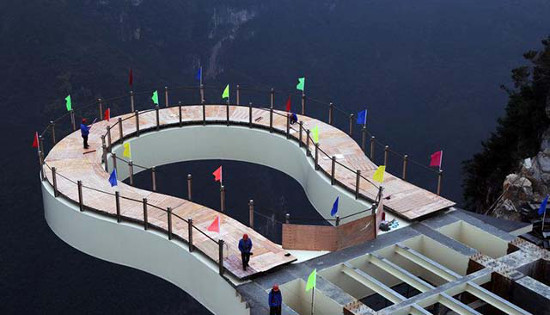 Прозрачный мост над пропостью в Чунцине